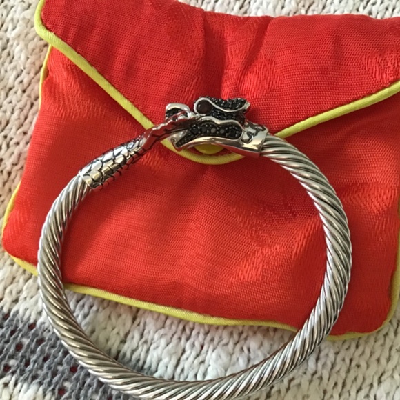 Jewelry- woman’s dragon bracelet - Picture 2 of 12